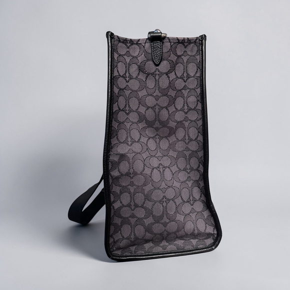 Coach Dempsey Tote 40 Signature Jacquard Tote COA, Dust Bag - Picture 5 of 14